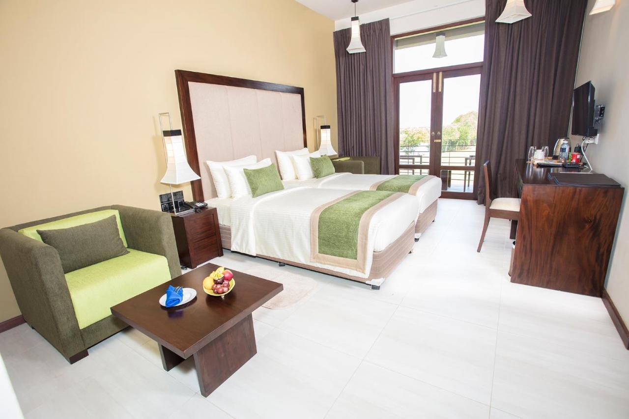 Amora Lagoon Hotel Katunayake Exterior photo