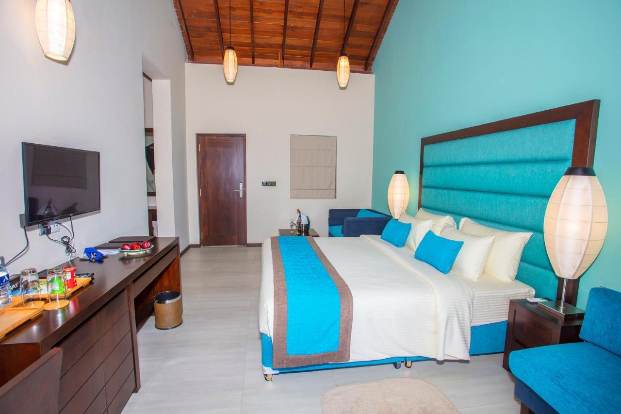 Amora Lagoon Hotel Katunayake Exterior photo