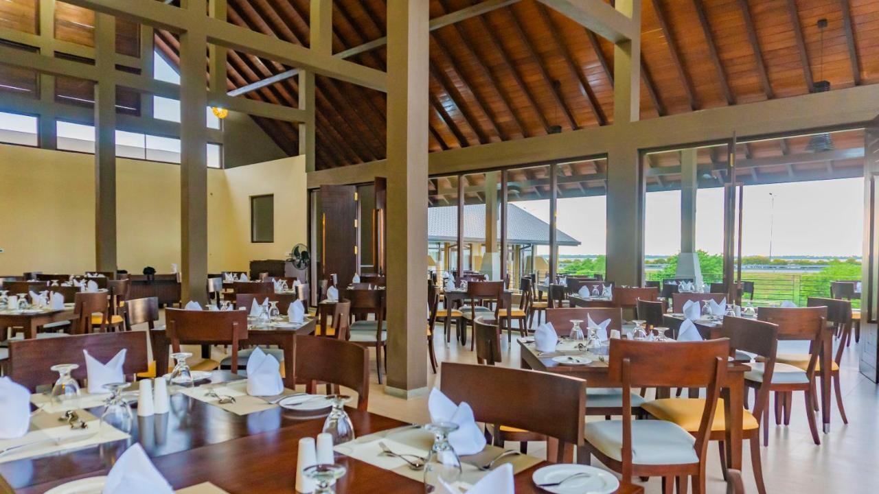 Amora Lagoon Hotel Katunayake Exterior photo